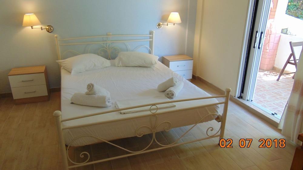 Villa Avra Dassia  Bagian luar foto